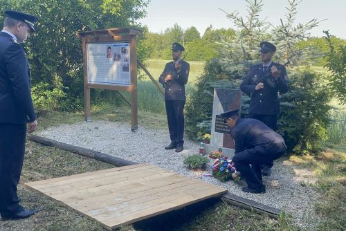Foto: Tragická střelba u Letkova před 25 lety. Policisté uctili památku kolegy
