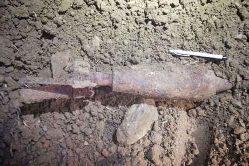 Foto: V Bušovicích našli dělostřelecký granát