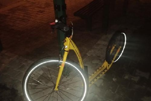 Foto: V Doubravce se našla žlutá koloběžka. Není vaše?