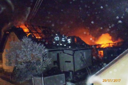 Foto: V jihoplzeňských Oselcích shořel dům, škoda dva miliony korun
