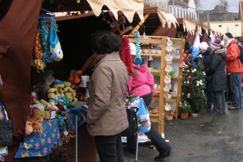 Foto: V Mirošově advent zahajují tradičními trhy