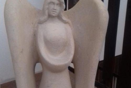 Foto: V Nečtinech zmizela metrová pískovcová socha anděla