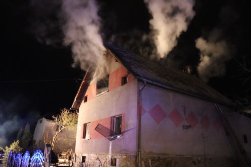 Foto: V Plané na Tachovsku hořel rodinný dům