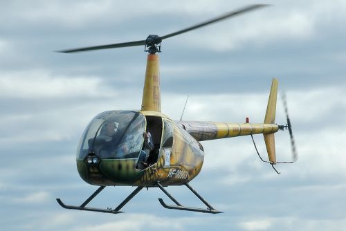 Foto: V Plzni se zřítil vrtulník Robinson R44. Čtyři lidé zahynuli