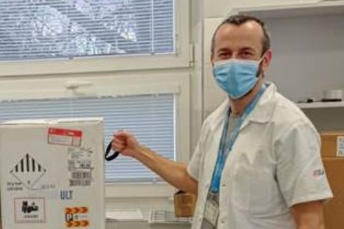Foto: V Plzni začíná očkování proti covidu. První vakcínu dostanou zdravotníci