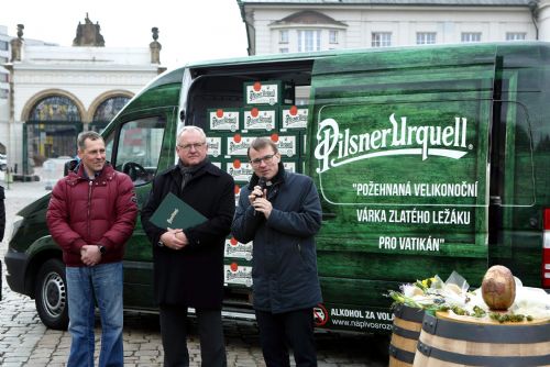 Foto: Velikonoční pivo pro papeže už je na cestě z Plzně do Vatikánu