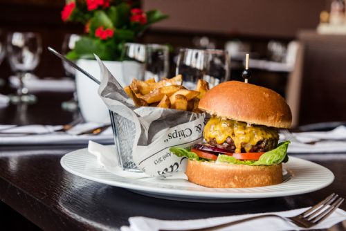 Foto: Víkendový gastronomický tip: Burgerový víkend v restauraci Hotelu Kašperk 