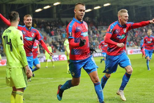 Foto: Viktoriáni otočili zápas se Záhřebem a díky Pernicovi vyhráli 2:1
