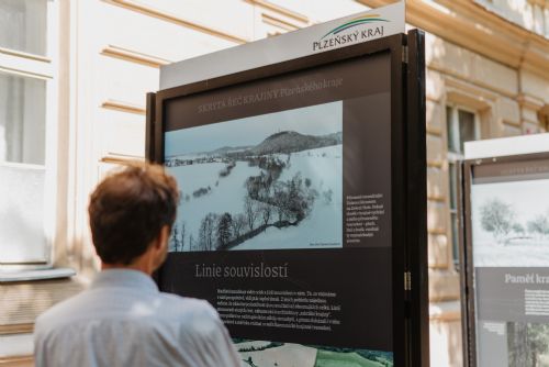 Foto: Výstava před konzervatoří ukazuje skrytou řeč krajiny