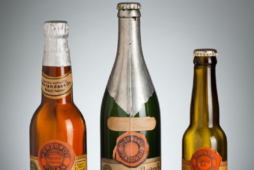 Foto: Výzva všem milovníkům piva. Pilsner Urquell začíná jubilejní oslavy historickou sbírkou