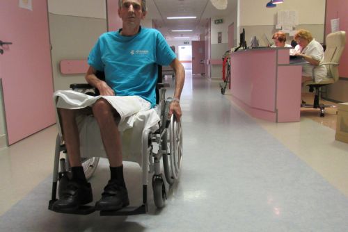 Foto: Za Vzteklinu mají pacienti v sušické nemocnici speciální invalidní vozík