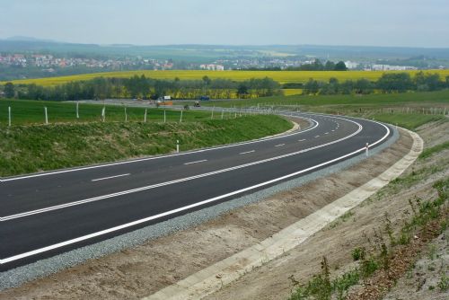 Foto: Ze Stříbra k dálnici D5 se už jezdí bezpečněji