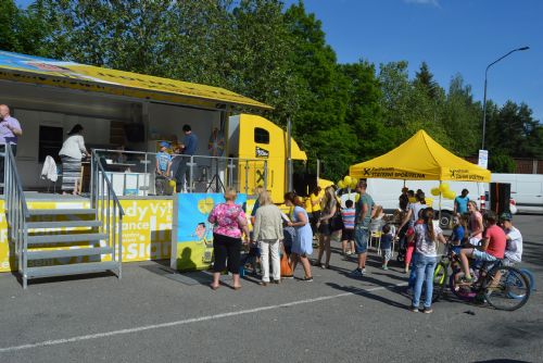 Foto: Žlutý kamion přivezl do Plzně festival lepšího bydlení