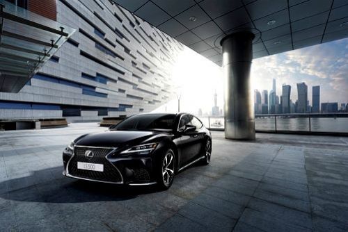 Foto: Lexus představuje modernizovaný model LS