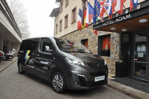 Foto: První Peugeot e-Traveller dorazil do Česka