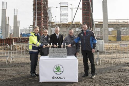Foto:  ŠKODA AUTO položila základní kámen nové lakovny v hlavním výrobním závodě v Mladé Boleslavi