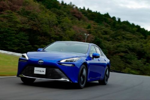 Foto: Vodíková Toyota Mirai nové generace: Dojezd 650 km a nový atraktivní vzhled