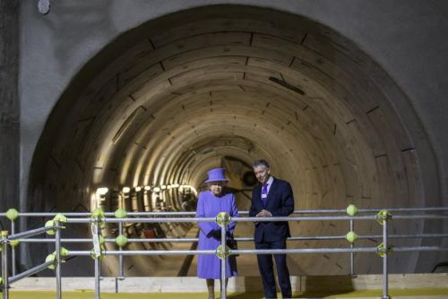 Foto: Alžběta propůjčila jméno nové železniční trati v Londýně