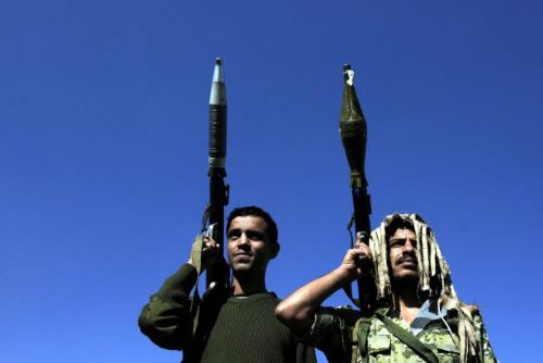 Foto: Arabská šarvátka. Jemenští povstalci vypálili na Saúdy balistickou raketu