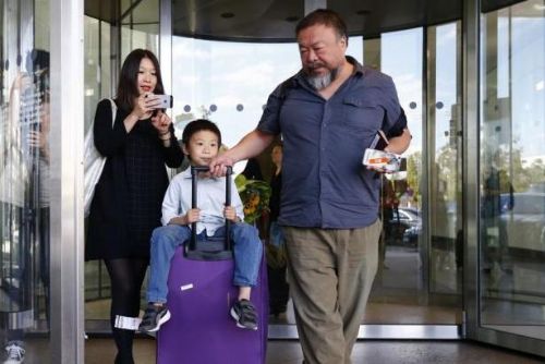 Foto: Británie otočila: Aj Wej-wejovi nakonec vízum udělí