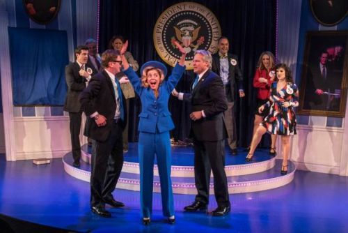 Foto: Broadway tančí a zpívá v rytmu skandálů Billa a Hillary
