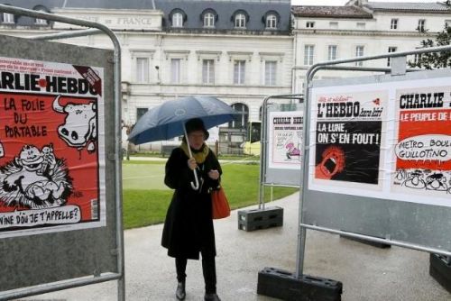 Foto: Charlie Hebdo jde po delší pauze do běžného prodeje