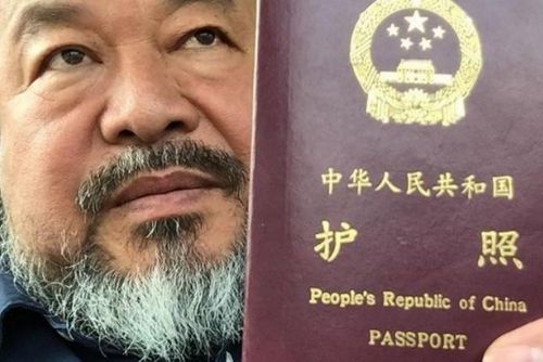 Foto: Čínský disident Aj Wej-wej dostal po letech svůj pas zpět