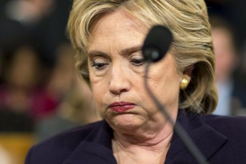 Foto: Clintonovou v Kongresu grilovali 11 hodin kvůli atentátu v Libyi