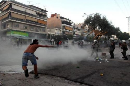 Foto: Další demonstrace v Aténách, lidé se bouřili proti dohodě s věřiteli