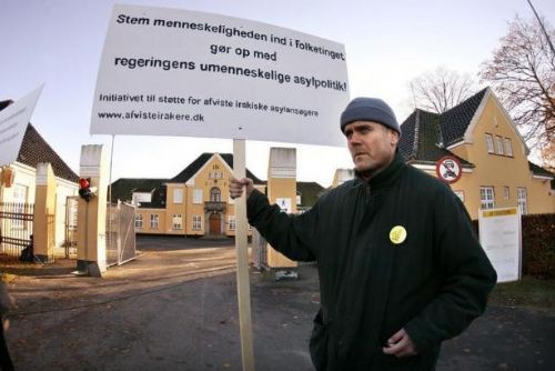 Foto: Dánský policista skončil v nemocnici po útoku v azylovém centru