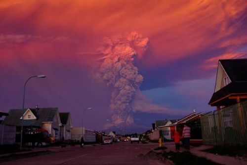 Foto: Dechberoucí záběry: Chilský vulkán dál zlobí, hrozí silný výbuch