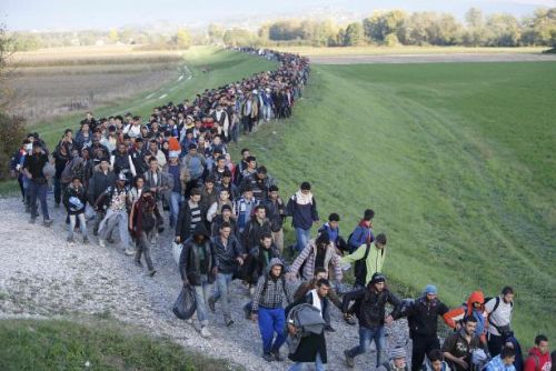Foto: Desetitisíce uprchlíků ve Slovinsku, hranice bude střežit armáda