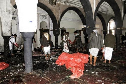 Foto: Desítky lidí zahynuly při atentátech na mešity v Jemenu