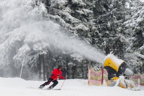 Foto: Do nového roku na lyžích: Sněžná děla jedou naplno