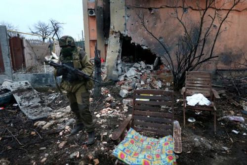 Foto: Donbas: Ostřelování Doněcku a přeskupování techniky u Mariupolu
