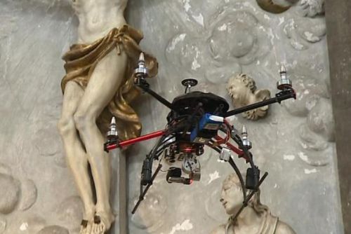 Foto: Dron jako pomůcka památkářů. Inovátoři nemyslí jen na budoucnost, ale i minulost