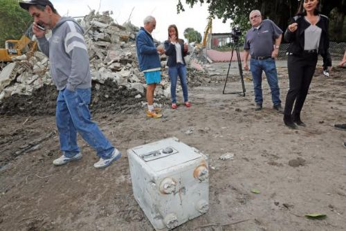 Foto: Escobarův poklad? Demolice sídla drogového krále odhalila 600kilový sejf