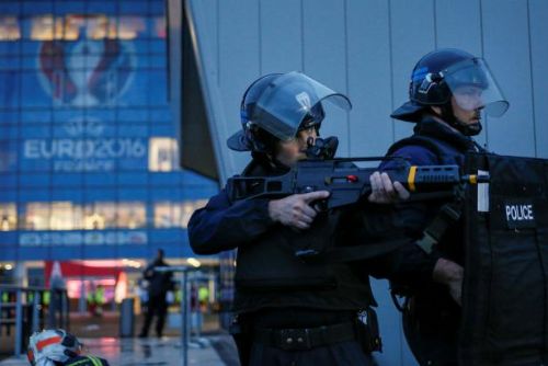 Foto: Euro pod dohledem tisíců policistů, vojáků i dronů. Francie nasazuje veškerý arzenál