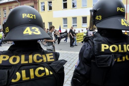 Foto: Extremismus v Česku: Zprava dobrý, nalevo ale sílí