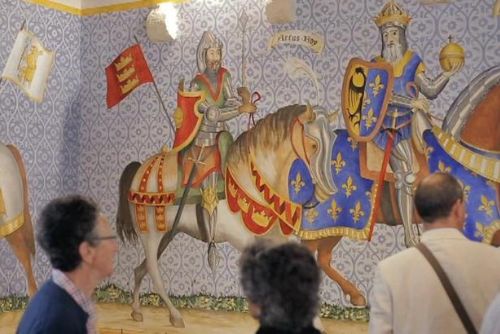 Foto: Francouzský hrad se pyšní středověkou freskou z roku 2016