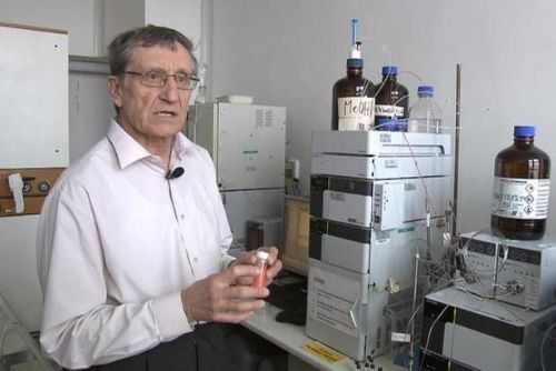 Foto: Heyrovský pro Ulbricha: Ocenění za snahu dostat léky do nádorových buněk