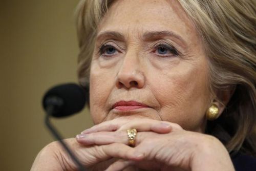Foto: Hon na čarodějnice? Kongres griluje Clintonovou kvůli Benghází a e-mailům