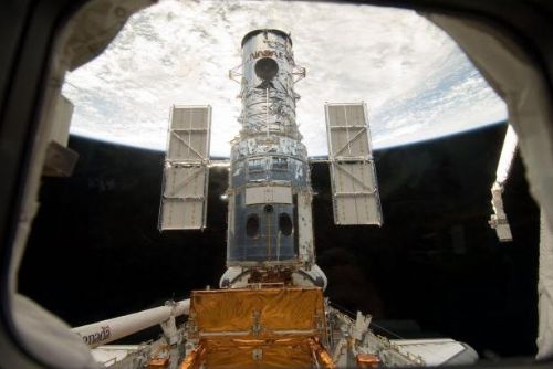 Foto: Hubbleův teleskop slaví: Ve vesmíru stráví ještě pět let