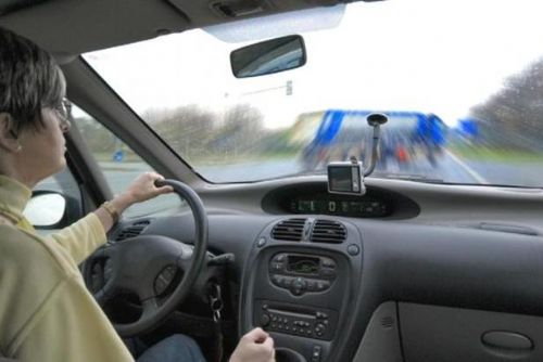 Foto: I běžné léky na kašel mohou ovlivnit řidiče stejně jako droga