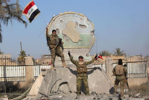 Foto: Irácký premiér v Ramádí: 2016 bude rok velkých vítězství v boji s IS