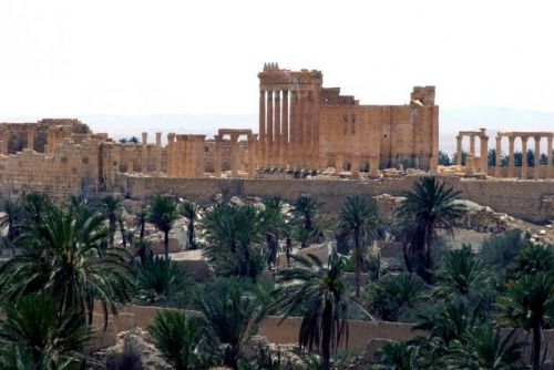 Foto: IS už je v historické části Palmýry, ovládá polovinu Sýrie