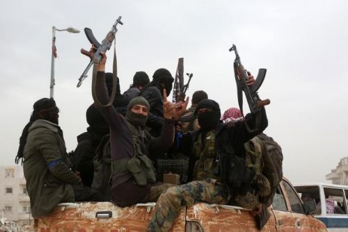Foto: Islamisté popravili 56 vládních vojáků na dobyté vojenské základně v Sýrii