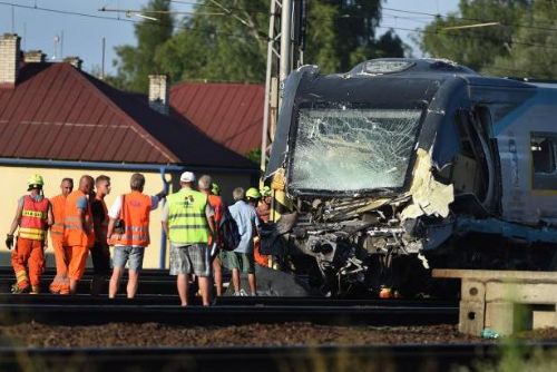 Foto: Je vlak s lokomotivou bezpečnější? Nápovědu dají Vraňany a Francie