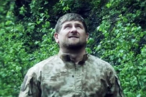 Foto: Kadyrov pevně vládne Čečensku. A vedle toho taky tak trochu točí…