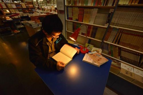 Foto: Kauza knihkupců přerůstá v detektivku. Čínská policie je znovu postrach Hongkongu